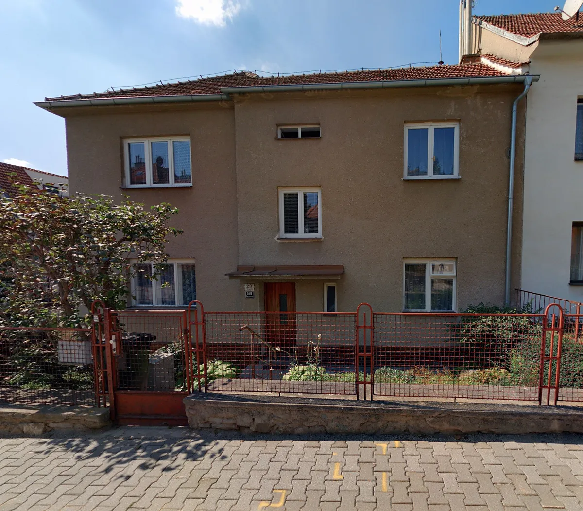 Prodej podílu 1/8 rodinného domu 206 m², pozemek 287 m²